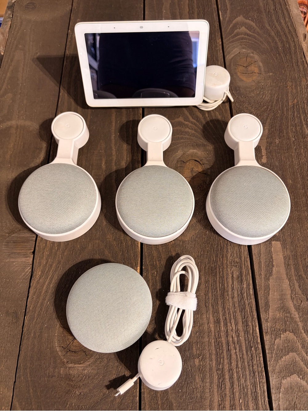 Google Nest Bundle (Hub + 4 Mini Speakers + 3 Wall Mounts)
